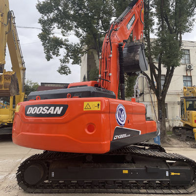 트랙 이동형 Doosan DX225 발굴기 건설 프로젝트에 대한 우수한 성능과 신뢰성